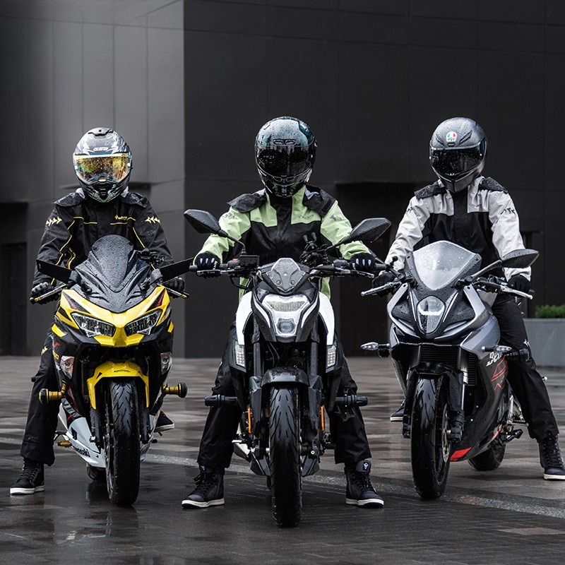 オックスフォード製バイク用レインスーツ 防水ジャケット＆パン - Cycling Commute In Rain のレビューと価格